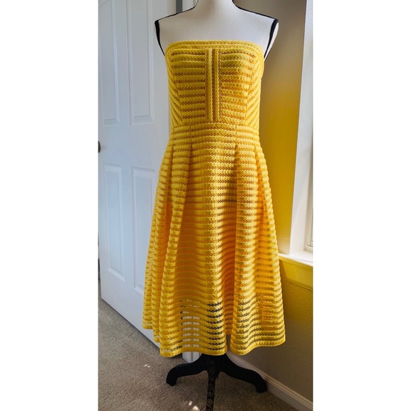 New York & Company Dresses & Skirts - New York & Co halter yellow dress